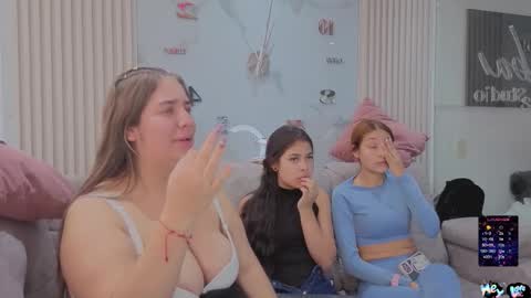 Snapshot of nicky_as chatting on October 29, 2025, 1:46 pm nicky_as online show from October 29, 2025, 1:46 pm