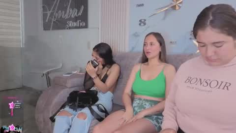 Snapshot of nicky_as chatting on November 6, 2025, 1:45 pm nicky_as online show from November 6, 2025, 1:45 pm