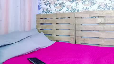 nicky_oli online show from January 24, 2025, 12:41 pm