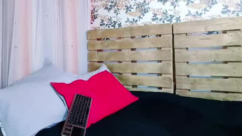 nicky_oli online show from January 30, 2025, 12:59 pm