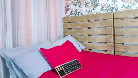 nicky_oli online show from January 31, 2025, 3:44 pm