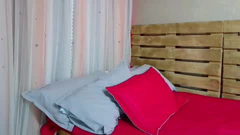 nicky_oli online show from February 9, 2025, 1:03 pm