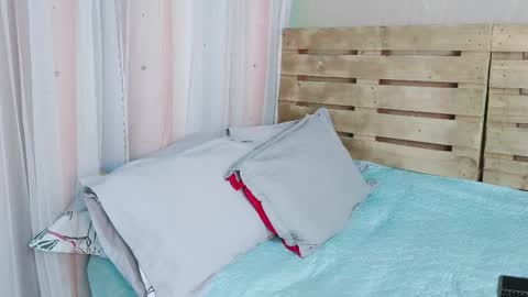 nicky_oli online show from February 11, 2025, 4:24 pm