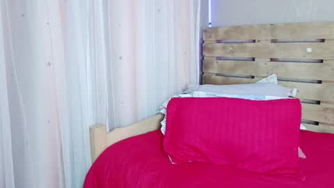 nicky_oli online show from February 16, 2025, 7:27 pm