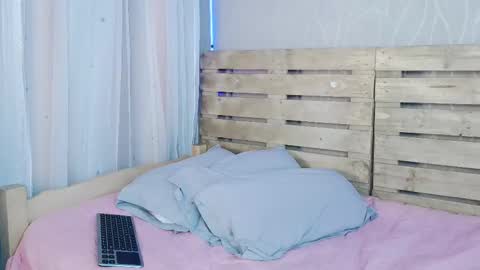 nicky_oli online show from February 26, 2025, 4:45 pm