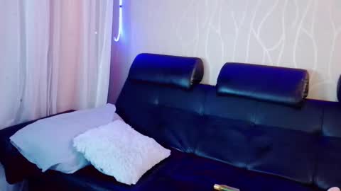 nicky_oli online show from March 2, 2025, 6:30 pm