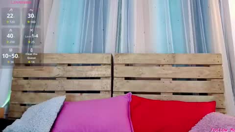 nicky_oli online show from October 15, 2025, 3:01 pm