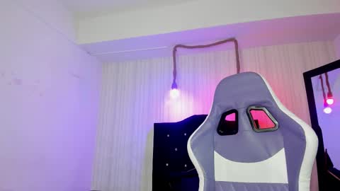 nicky_pop online show from October 10, 2025, 6:51 pm