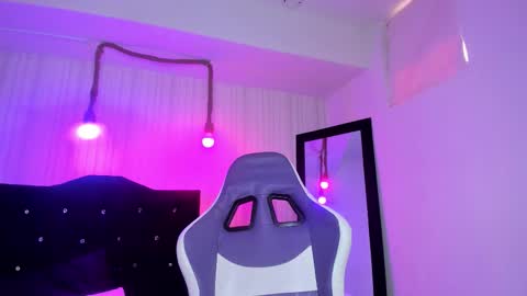 nicky_pop online show from November 3, 2025, 7:15 pm