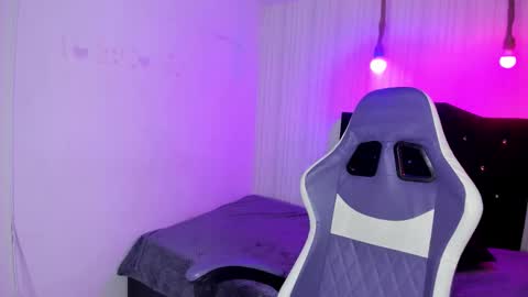 nicky_pop online show from November 10, 2025, 7:02 pm