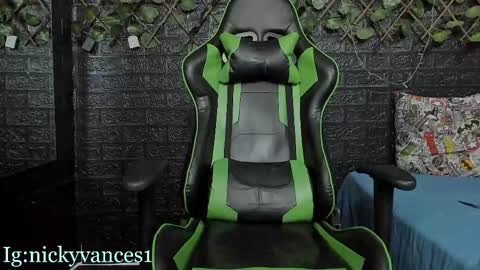 nicky online show from October 23, 2025, 7:12 pm