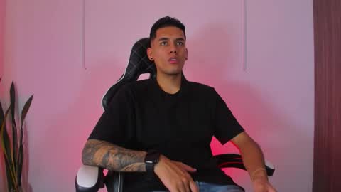 Nicky  online show from September 30, 2025, 8:03 pm