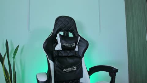 Nicky  online show from October 6, 2025, 11:51 am