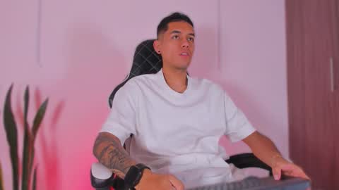 Nicky  online show from October 18, 2025, 12:06 pm