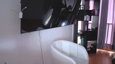 Nicky online show from October 23, 2025, 5:44 pm