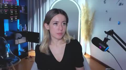 Nicky online show from November 23, 2025, 9:47 pm