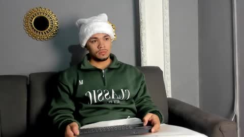 nico_blaze7 online show from December 2, 2025, 12:21 pm