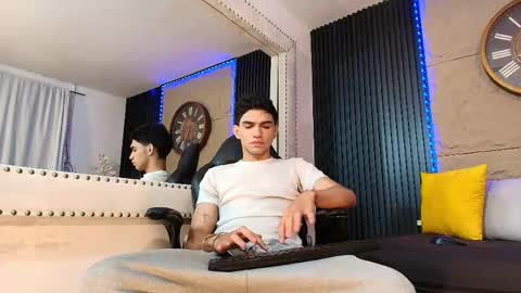 Snapshot of nico_monroet chatting on April 24, 2026, 9:39 pm nico_monroet online show from April 24, 2026, 9:39 pm