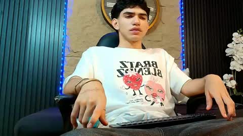Snapshot of nico_monroet chatting on May 15, 2026, 8:05 pm nico_monroet online show from May 15, 2026, 8:05 pm
