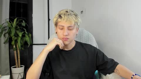 Snapshot of nico_nico_xd chatting on October 18, 2025, 2:47 am Nico online show from October 18, 2025, 2:47 am