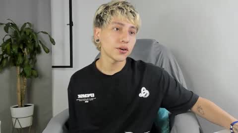 Snapshot of nico_nico_xd chatting on October 28, 2025, 3:14 pm Nico online show from October 28, 2025, 3:14 pm