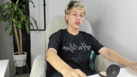 Snapshot of nico_nico_xd chatting on November 5, 2025, 4:34 am Nico online show from November 5, 2025, 4:34 am