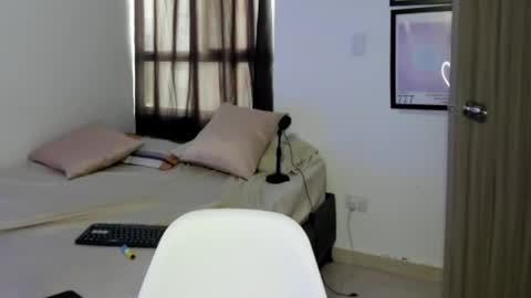 nicol online show from November 27, 2025, 11:56 am