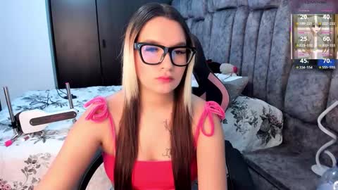 YuliEM online show from October 18, 2025, 5:57 pm