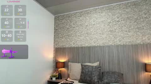 Nicol Alvarez online show from November 17, 2025, 7:52 pm