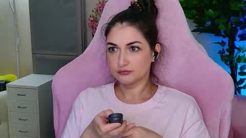 Snapshot of nicol_angel888 chatting on September 18, 2025, 11:29 pm Nicole Online at about after 1000 6 UK time or 900 - 500 UK time it approximate time interval online show from September 18, 2025, 11:29 pm