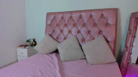 Snapshot of nicol_rosee chatting on November 26, 2025, 1:06 am SOFIA online show from November 26, 2025, 1:06 am