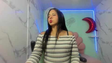 nicol_ross19 online show from January 19, 2026, 2:37 am