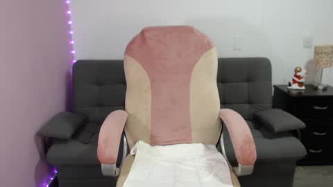 nicole Storm online show from November 23, 2025, 11:04 pm