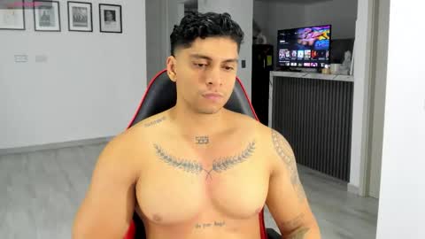 nicolas_montoya online show from November 6, 2025, 11:37 pm