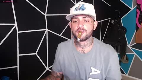 nicolas online show from November 5, 2025, 4:01 am