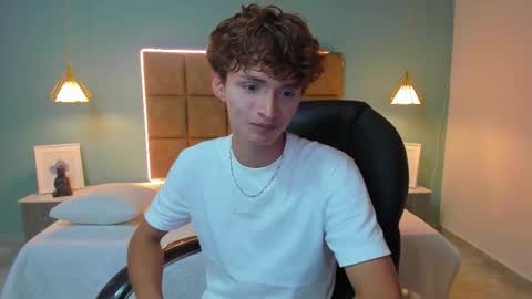 nicolasferrer18 online show from October 29, 2025, 9:05 pm