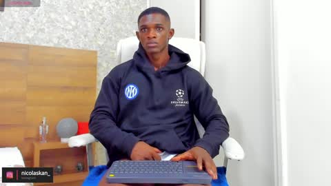 Nicolas online show from December 10, 2024, 1:00 pm