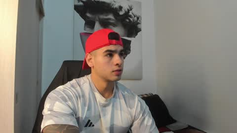Snapshot of nicolasmuscle chatting on January 3, 2025, 6:46 pm Andres online show from January 3, 2025, 6:46 pm