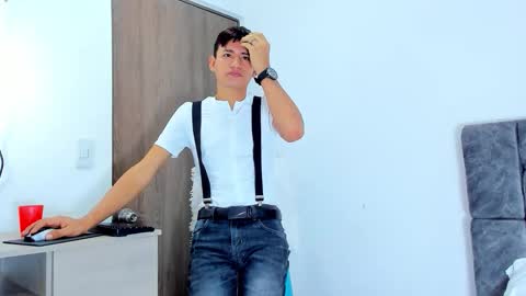 nicolastorres__ online show from November 17, 2025, 2:06 am