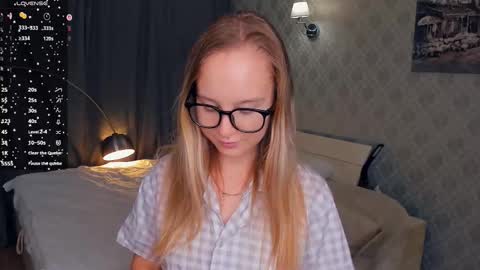 Nicoletta online show from October 20, 2025, 4:07 pm