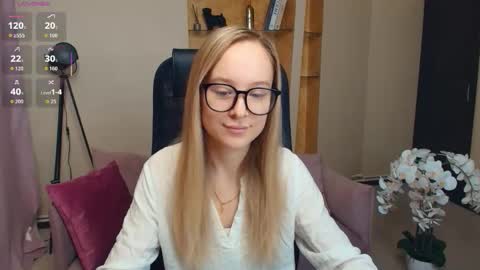 Nicoletta online show from November 28, 2025, 7:05 pm