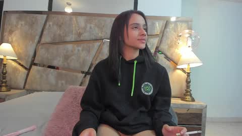 nicole online show from December 23, 2024, 4:33 am