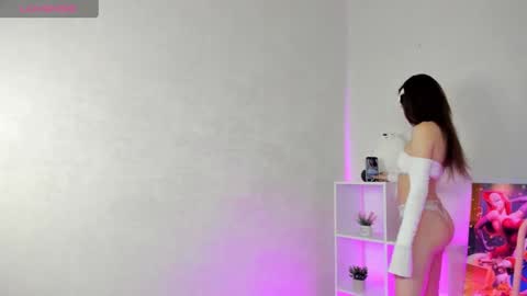 Snapshot of nicole_charm chatting on December 11, 2024, 3:35 am GMT7TueWedThSu 0300am-0900am. Sa 1000am-0400pm online show from December 11, 2024, 3:35 am