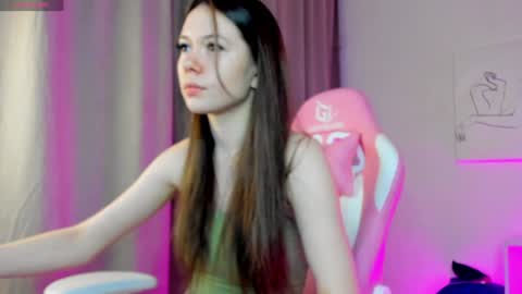 Snapshot of nicole_charm chatting on February 5, 2025, 8:25 pm GMT7TueWedThSu 0300am-0900am. Sa 1000am-0400pm online show from February 5, 2025, 8:25 pm