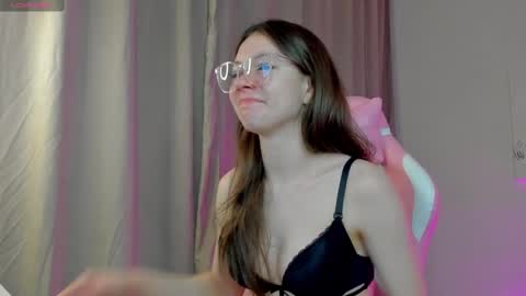 Snapshot of nicole_charm chatting on February 17, 2025, 9:08 pm GMT7TueWedThSu 0300am-0900am. Sa 1000am-0400pm online show from February 17, 2025, 9:08 pm
