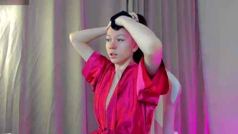 Snapshot of nicole_charm chatting on February 25, 2025, 8:41 pm GMT7TueWedThSu 0300am-0900am. Sa 1000am-0400pm online show from February 25, 2025, 8:41 pm