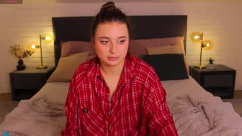 Nicole De Lux online show from March 4, 2026, 7:20 pm