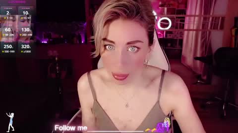 Nicole online show from April 18, 2026, 9:59 pm