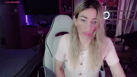 Snapshot of nicole_g0ld_ chatting on June 21, 2026, 7:05 pm Nicole online show from June 21, 2026, 7:05 pm