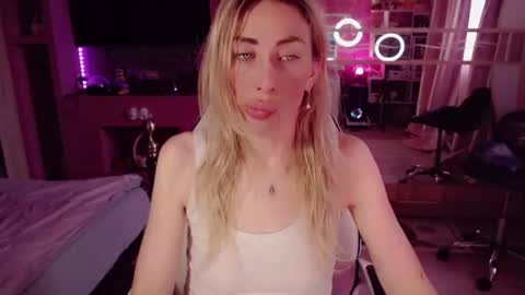 Snapshot of nicole_g0ld_ chatting on June 30, 2026, 3:18 am Nicole online show from June 30, 2026, 3:18 am